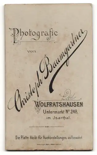 Fotografie Ch. Baumgartner, Wolfratshausen, Portrait Knabe im edlen Anzug mit Hut