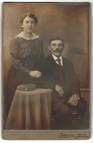Fotografie Blesius, Hameln, Portrait bürgerliches junges Paar