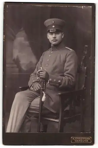 Fotografie H. Christmann, Warburg, Offizier in Uniform mit Säbel und Schirmmütze