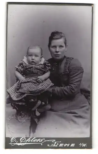 Fotografie C. Ehlers, Lehe a/W, Portrait Mutter und Säugling
