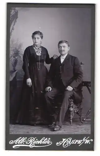 Fotografie Alb. Richter, Haspe i/W., Portrait Mann und jüngere Schwester