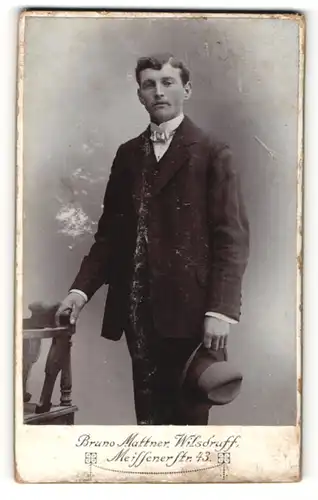 Fotografie Bruno Mattner, Wilsdruff, Portrait junger Herr in Anzug