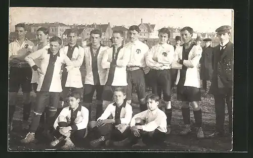 AK Augsburg, Gruppenbild der Fussballmannschaft im Jahr 1910