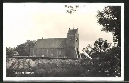 AK Eastrum, Tsjerke, Blick zur Kirche