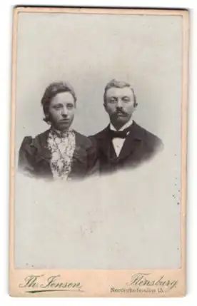 Fotografie Th. Jensen, Flensburg, Portrait eines jungen Paares