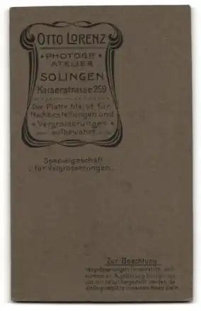 Fotografie Otto Lorenz, Solingen, Portrait Säugling in Leibchen