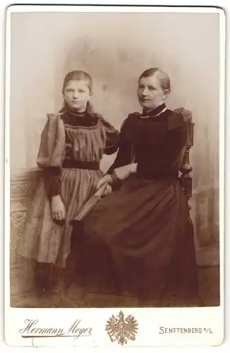 Fotografie Hermann Meyer, Senftenberg N/L, Portrait Mutter und Tochter