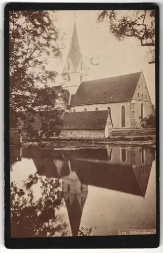 Fotografie Fotograf unbekannt, Ansicht Blaubeuren, Partie am Kloster, Gebäude spiegelt sich im Wasser