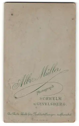 Fotografie Albr. Müller, Schwelm & Gevelsberg, Portrait Kleinkind in Kleidchen