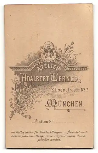 Fotografie Adalbert Werner, München, Portrait Säugling in Leibchen