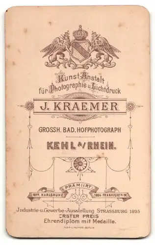 Fotografie J. Kraemer, Kehl a/Rh, Portrait Säugling in Leibchen