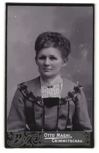 Fotografie Otto Magni, Crimmitschau, Portrait Dame mit Hochsteckfrisur