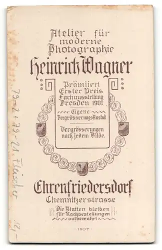 Fotografie Heinrich Wagner, Ehrenfriedersdorf, Portrait Fleischer mit hochgekrempelten Ärmeln