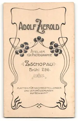 Fotografie Adolf Zierold, Zschopau, Portrait junge Frau in zeitgenöss. Garderobe