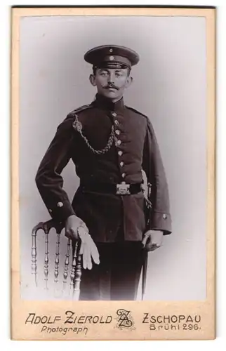 Fotografie Adolf Zierold, Zschopau, Portrait Soldat mit Schützenschnur