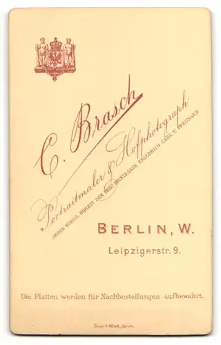 Fotografie C. Brasch, Berlin-W, Portrait Kleinkind in Kleidchen