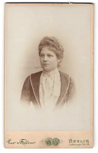 Fotografie Max Steffens, Berlin, Portrait Fräulein mit Hochsteckfrisur