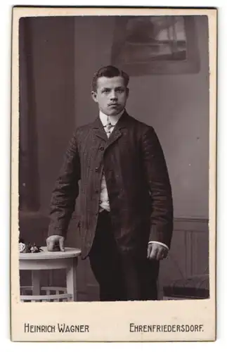 Fotografie Heinrich Wagner, Ehrenfriedersdorf, Portrait bürgerlicher junger Herr