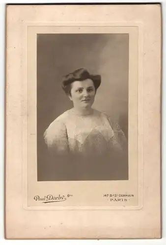 Fotografie Paul Darby, Paris, Portrait Frau mit Hochsteckfrisur