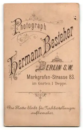 Fotografie Hermann Besteher, Berlin-SW, Portrait Herr mit imposantem Schnauzbart