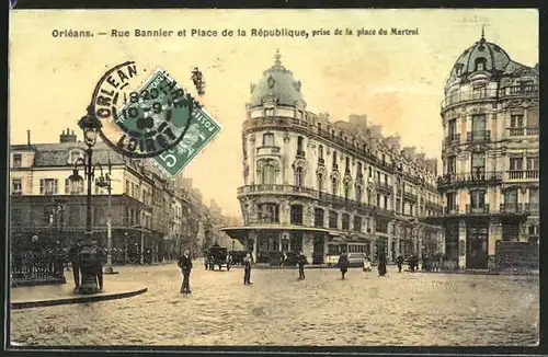 AK Orleans, Rue Bannier et Place de la Republique, prise de la Place du Martroi, Strassenbahn