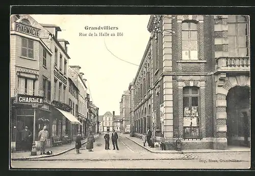 AK Grandvilliers, Rue de la Halle au Blé