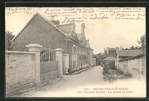 AK Vendeuvre-sur-Barse, Rue Theophile Boutiot, Les Ecoles de Filles