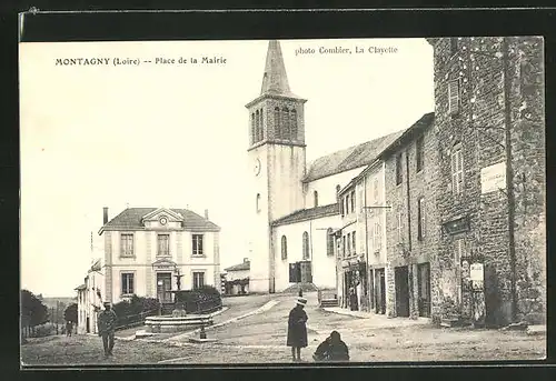 AK Montagny / Loire, Place de la Mairie