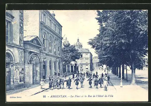 AK Argentan, La Place et la Rue de l'Hotel de-Ville