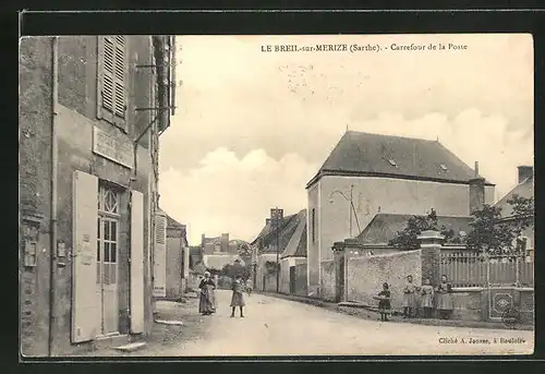 AK Le Breil-sur-Merize, Carrefour de la Poste