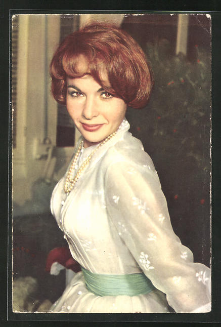 AK Schauspielerin Francoise Arnoul seitlich in die Kamera blickend Nr