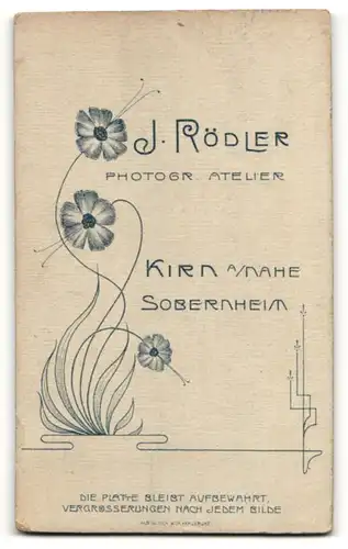 Fotografie J. Rödler, Kirn a/N, Sobernheim, Portrait Knabe und Mädchen in sommerlicher Garderobe