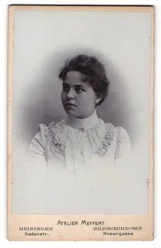 Fotografie Atelier Meffert, Meiningen & Hildburghausen, Portrait Fräulein mit zusammengebundenem Haar