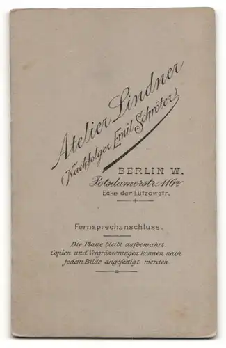 Fotografie Atelier Lindner, Berlin-W, Portrait Kleinkind in Leibchen