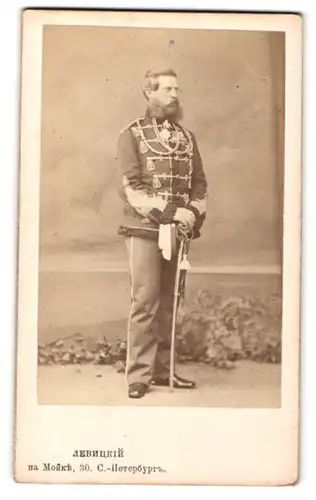 Fotografie Levitzkiy, St. Petersburg, Kaiser Friedrich Wilhelm III. von Preussen in Husaren-Uniform mit Ordenspange