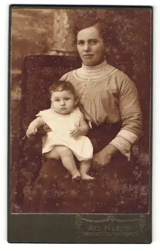 Fotografie Ad. Klein, Weinheim, Portrait Mutter mit Säugling