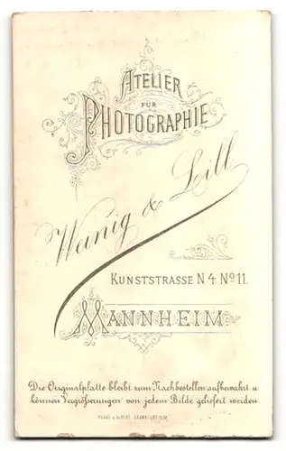 Fotografie Weinig & Lill, Mannheim, Portrait Herr mit Zwicker