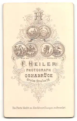 Fotografie F. Heiler, Osnabrück, Portrait junger Mann mit Zwicker