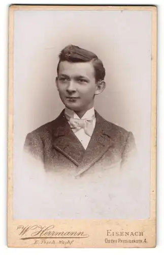 Fotografie W. Herrmann, Eisenach, Portrait Knabe in Anzug