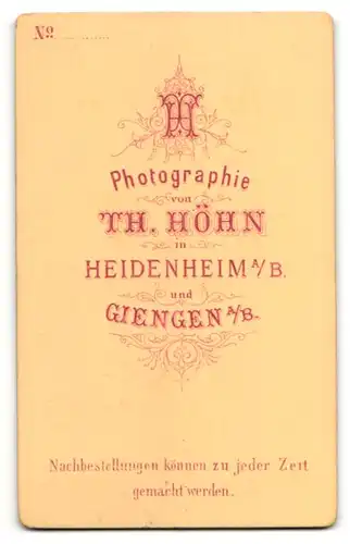 Fotografie Th. Höhn, Heidenheim a/B & Giengen a/B, Portrait junger Mann mit zurückgekämmtem Haar