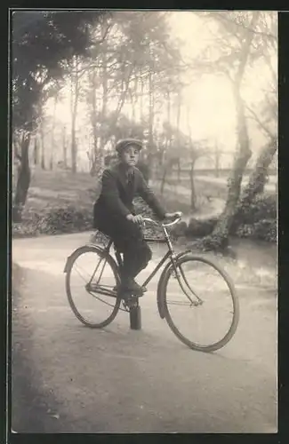 Foto-AK Knabe auf seinem Fahrrad