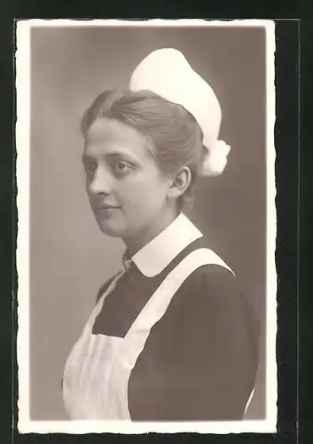 Foto-AK Rot-Kreuz Schwester mit Haube