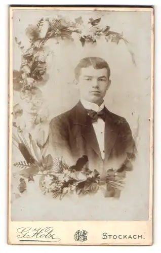 Fotografie G. Hotz, Stockach, Portrait junger Mann in Anzug, Montage