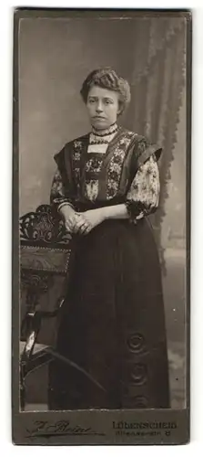 Fotografie J. Beine, Lüdenscheid, Portrait bürgerliche junge Dame