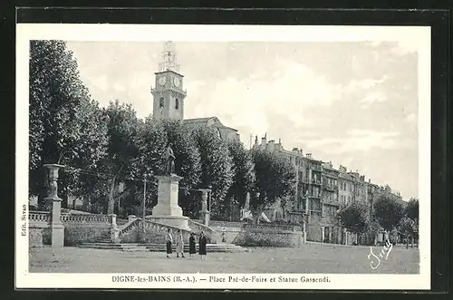 AK Digne-les-Bains, Place Pré-de-Foire et Statue Garssendi