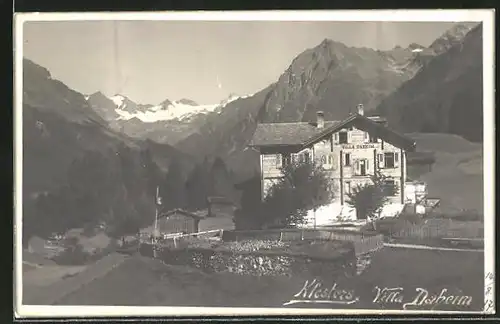 AK Klosters, Ansicht des Hotels Villa Daheim mit umliegenden Gebirgen