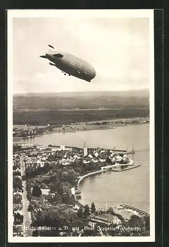 AK Friedrichshafen a. B., Luftbild mit Graf Zeppelin