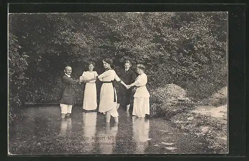 AK Wörishofen, Männer und Frauen stehen in einem Kreis im Teich, Badekultur