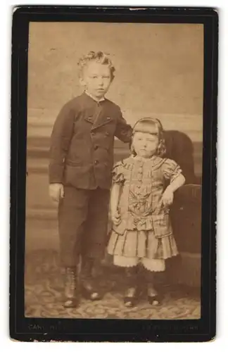 Fotografie Carl Hill, Emmerich a/Rh, Portrait Bub und kleine Schwester