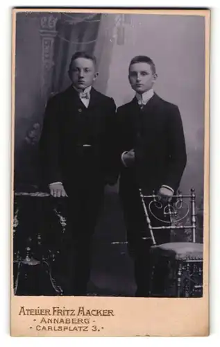 Fotografie Fritz Hacker, Annaberg, zwei junge Männer im Anzug